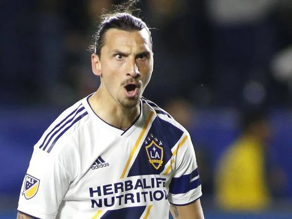 Milan, nuova offerta per Ibrahimovic: ora è a un passo. E dal Barcellona pure Tobido