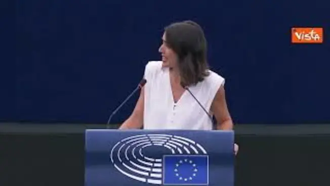 Leggi l'articolo: Irene Montero (Podemos) a Parlamento Ue: Riattaccate telefono a Trump o diventerà padrone d’Europa