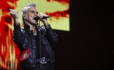 Piero Pelù, il concerto diventa un comizio politico: a Pescara scoppia la polemica