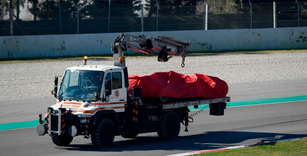 Sebastian Vettel fuori pista nei test di Barcellona, Ferrari SF90 danneggiata
