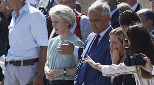 Marine Le Pen e Ursula, oggi si decide la sopravvivenza dell'Europa