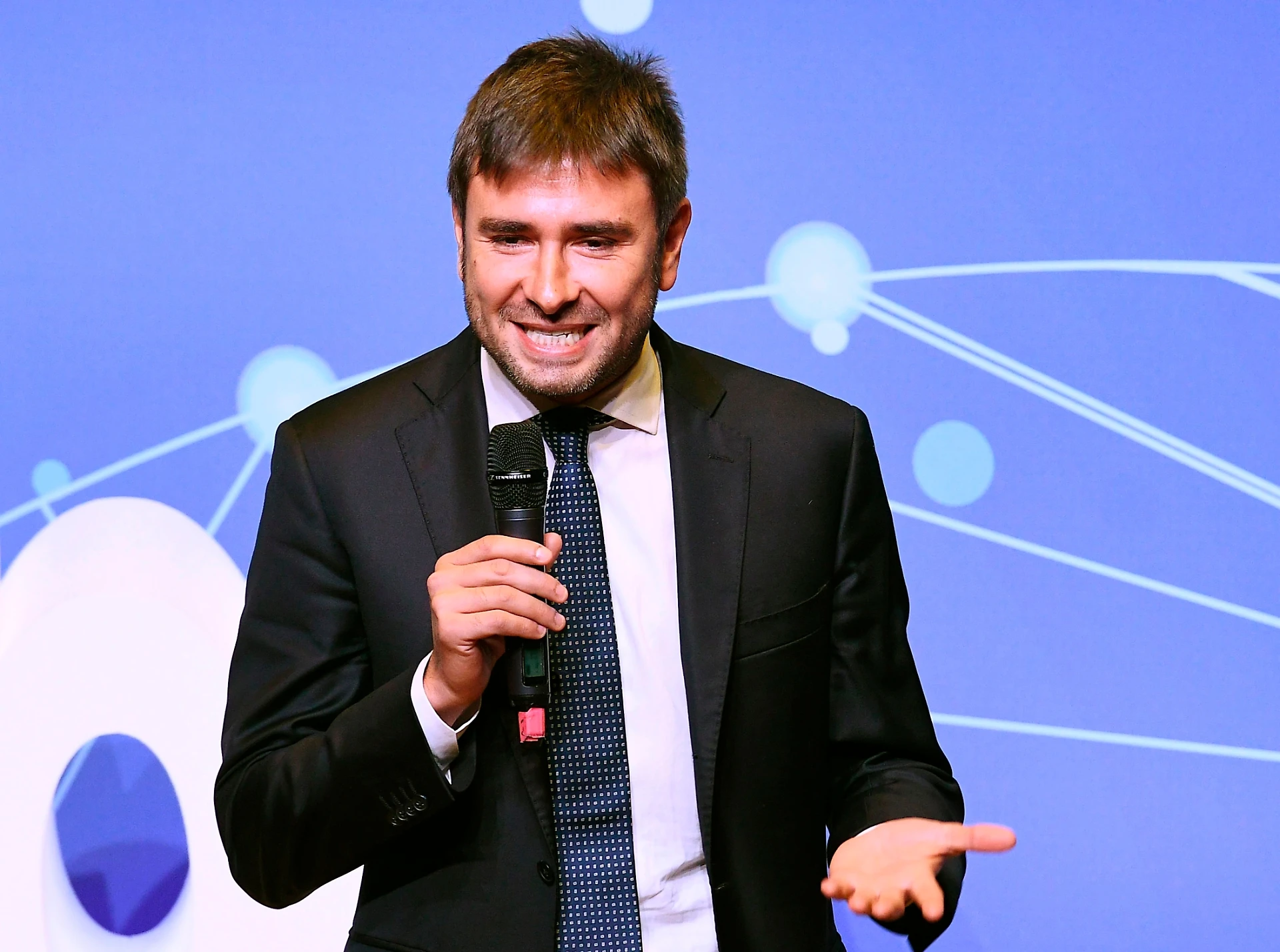 Alessandro Di Battista, per i sondaggi non esiste. Nessuna illusione: non muove un voto