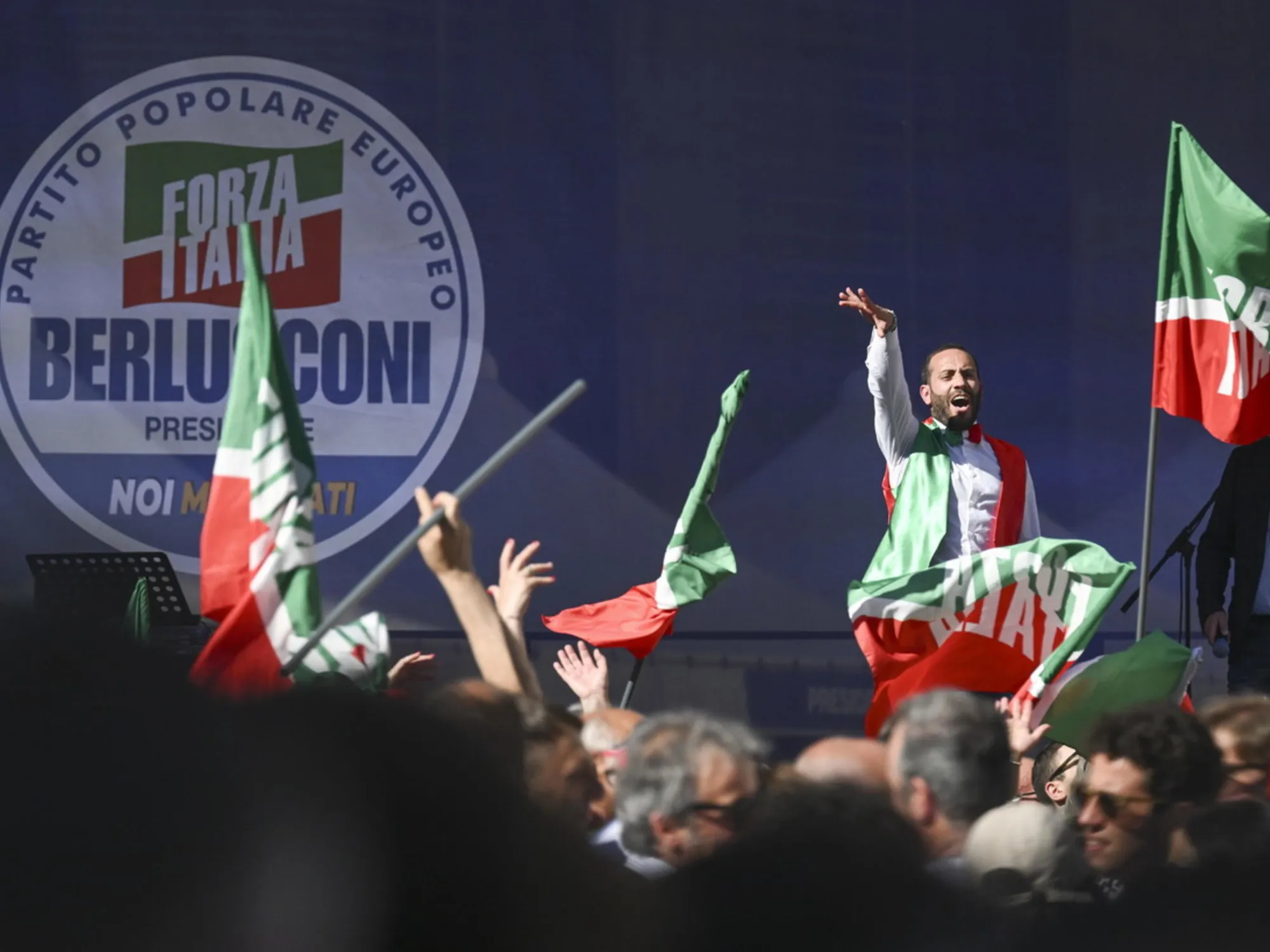 Leggi l'articolo: "Esordio in Parlamento". tam-tam, un candidato clamoroso per Forza Italia