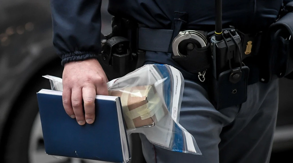 Matteo Salvini: filippino prende a coltellate i passanti, agente spara e lo uccide. "Nessuno osi prendersela con la polizia"
