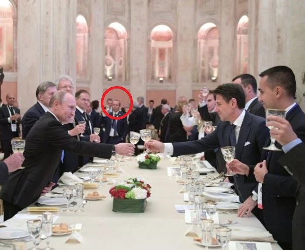 Giuseppe Conte, il grande imbarazzo: "Ho fatto fare accertamenti". Savoini imbucato alla cena con Putin?
