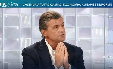 L'aria che tira, Carlo Calenda spiana il Pd di Bologna: "Siete deficienti"