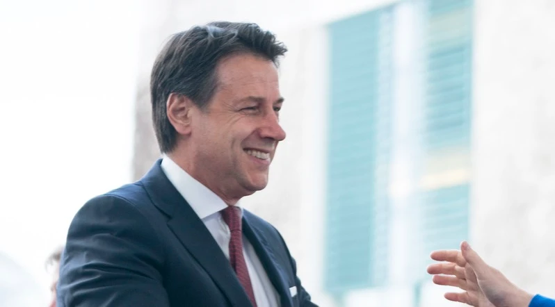 Striscia la Notizia, la figuraccia di Giuseppe Conte a Berlino: "Eccola in tutto il suo splendore"