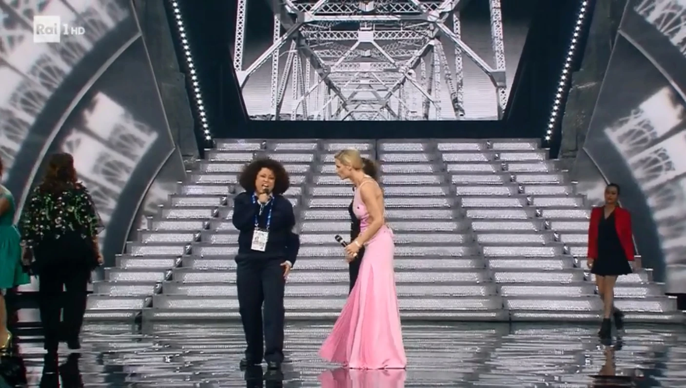Sanremo 2018, fa "irruzione" Laura Boldrini: il finto flash-mob femminista