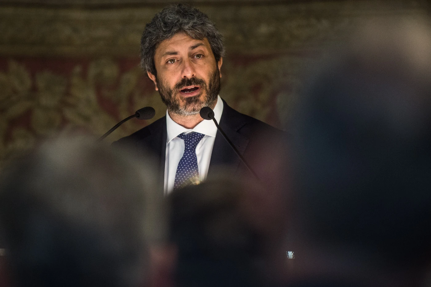 Luigi Di Maio, l'alleanza surreale Pd-M5s: ecco il piano per nominare Roberto Fico premier