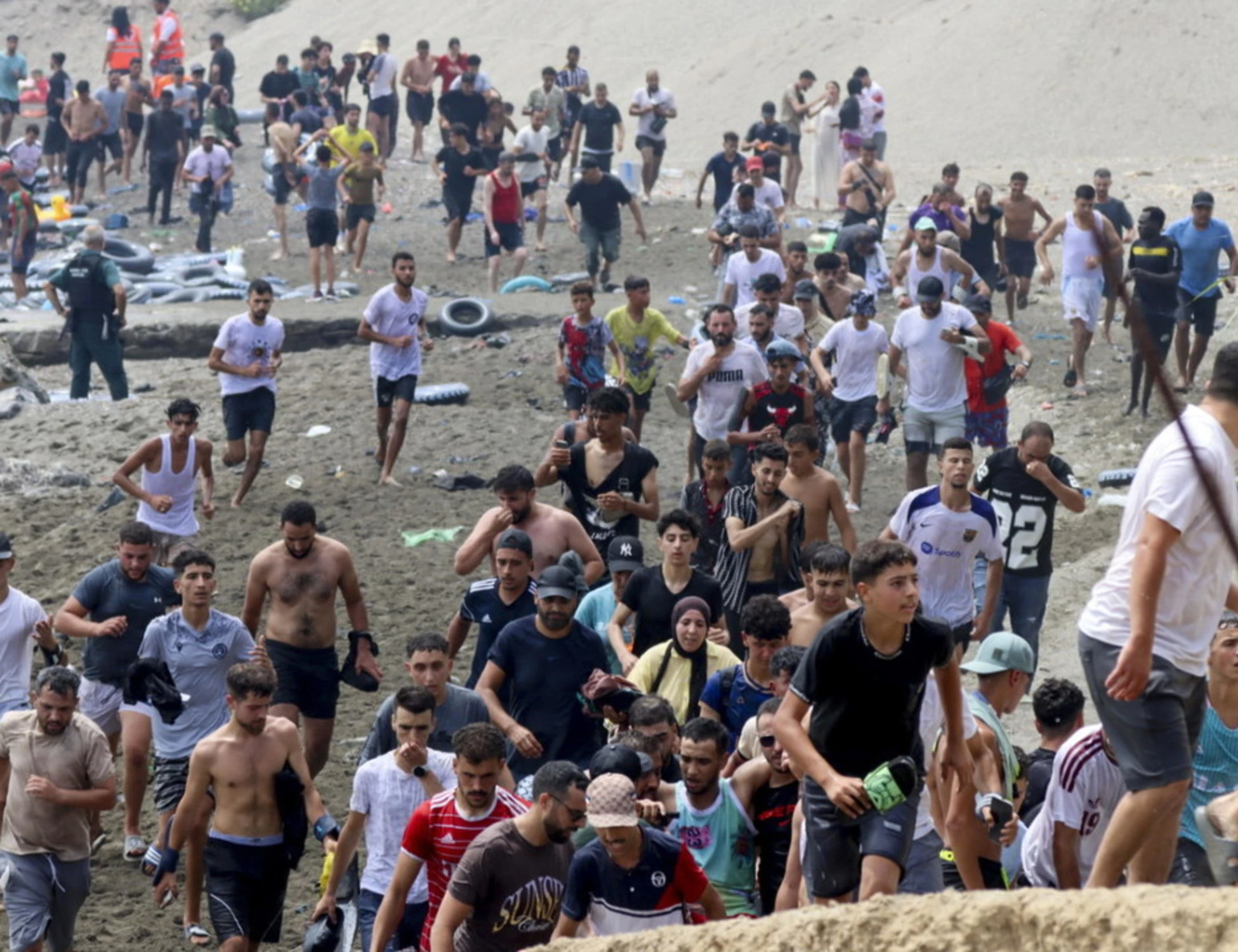 Ceuta, l'appello che fa tremare la Spagna: "Nuovo assalto il 15 agosto"