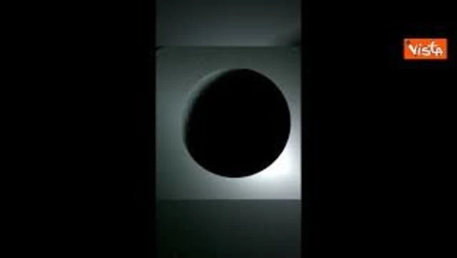 Una spettacolare eclissi solare nello spazio vista a bordo di Artemis II