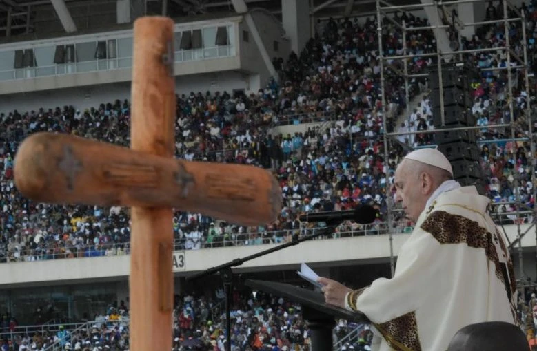 PAPA FRANCESCO "LOTTARE CORRUZIONE E CREARE OCCUPAZIONE"