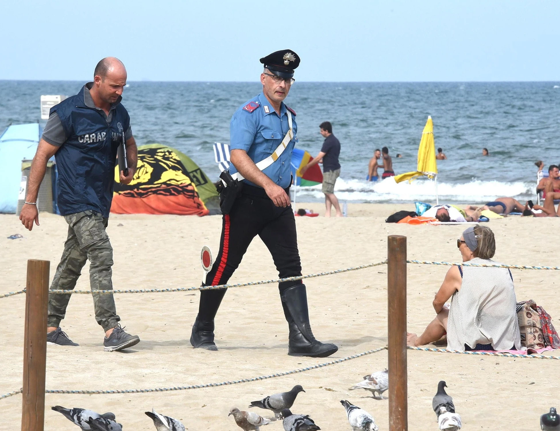 Rimini, cadavere in spiaggia: orrore tra i bagnanti e mistero fitto
