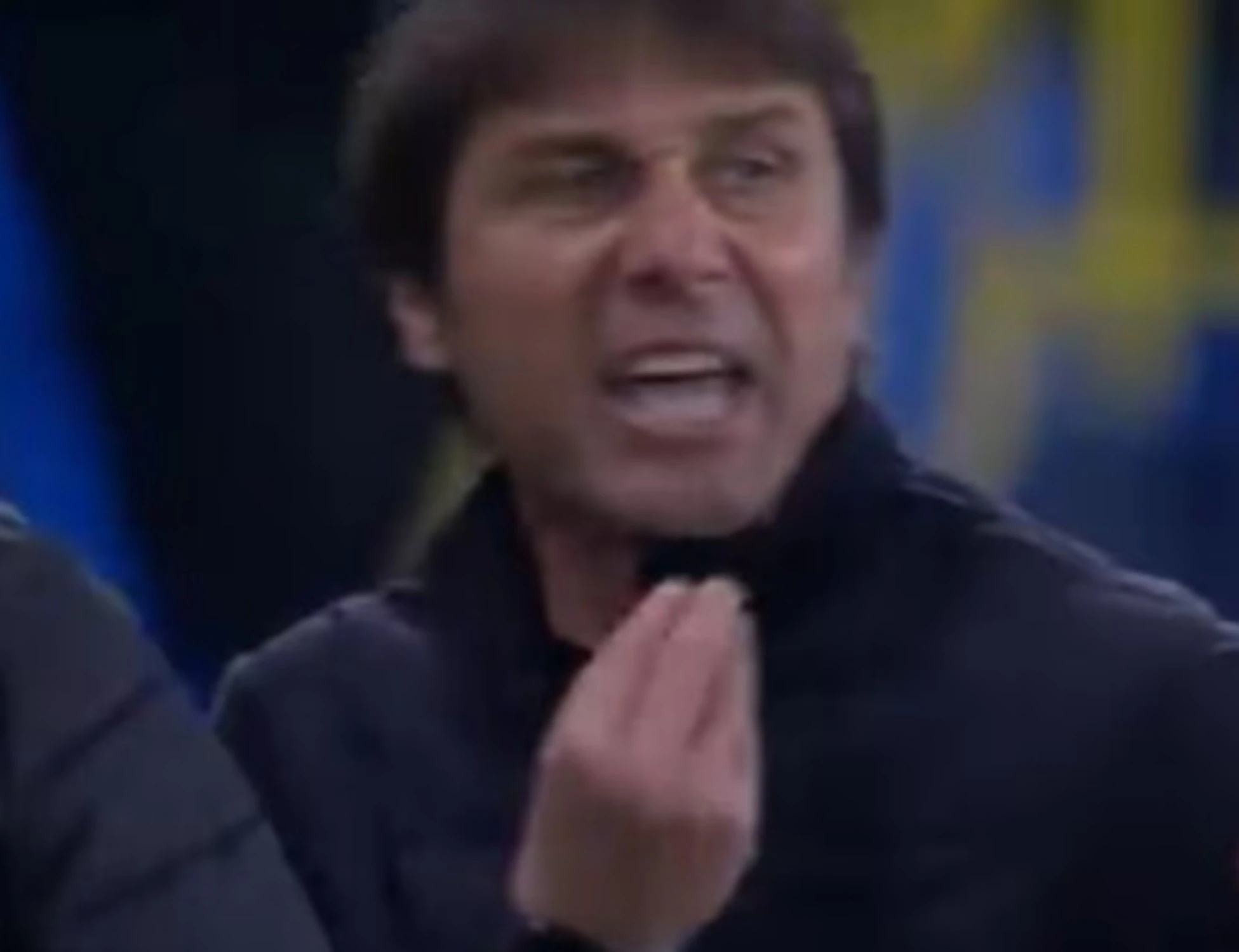 Antonio Conte fuori controllo: la frase urlata all'arbitro
