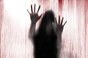 Stuprano minorenne inneggiando ad Allah nella banlieue parigina. Filmano l'abuso e lo pubblicano sui social