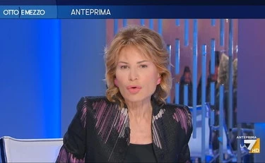 Lilli Gruber affonda Schlein e Conte: "Le opposizioni il vero cardine di Giorgia Meloni"