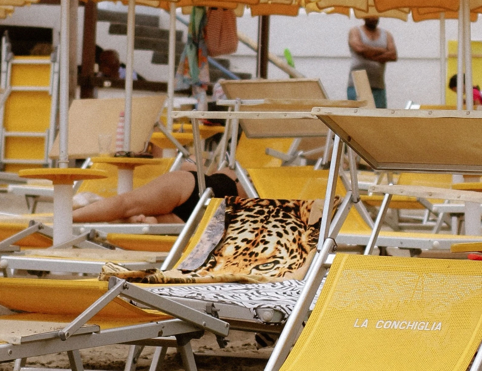 Matera, 18enne marocchino molesta due donne in spiaggia: finisce malissimo