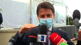Giuseppe Conte, lockdown a Natale: "Come farsi prendere in giro", Dagospia sul "gioco sporco" del premier
