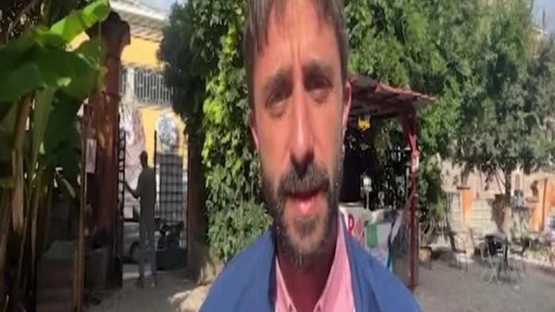 https://media.liberoquotidiano.it/-foGUEdCGlU5395ssueVsuU7jtFuR9Zkjc34w0AUX-U/width:800/quality:90/aW1hZ2VzLzIwMjUvMDkvMTIvMTEyMzUxMjQwLWVkNjc3Y2U4LWU4ZjEtNDc3Ny05MWUyLTMxMzA3YzNiM2JmMy5qcGc.webp