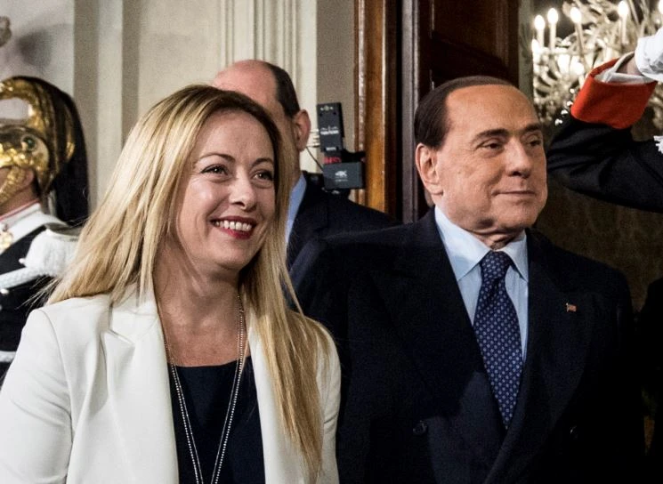 Giorgia Meloni, replica agli attacchi di Silvio Berlusconi: "Baby sitter di Fiorello?", scontro totale