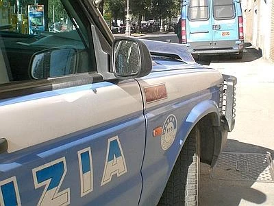 Pisa, rapinatori in fuga sparano in faccia a un passante: è in gravi condizioni