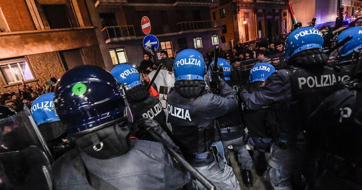 Polizia, il progetto della sinistra: delegittimare gli agenti