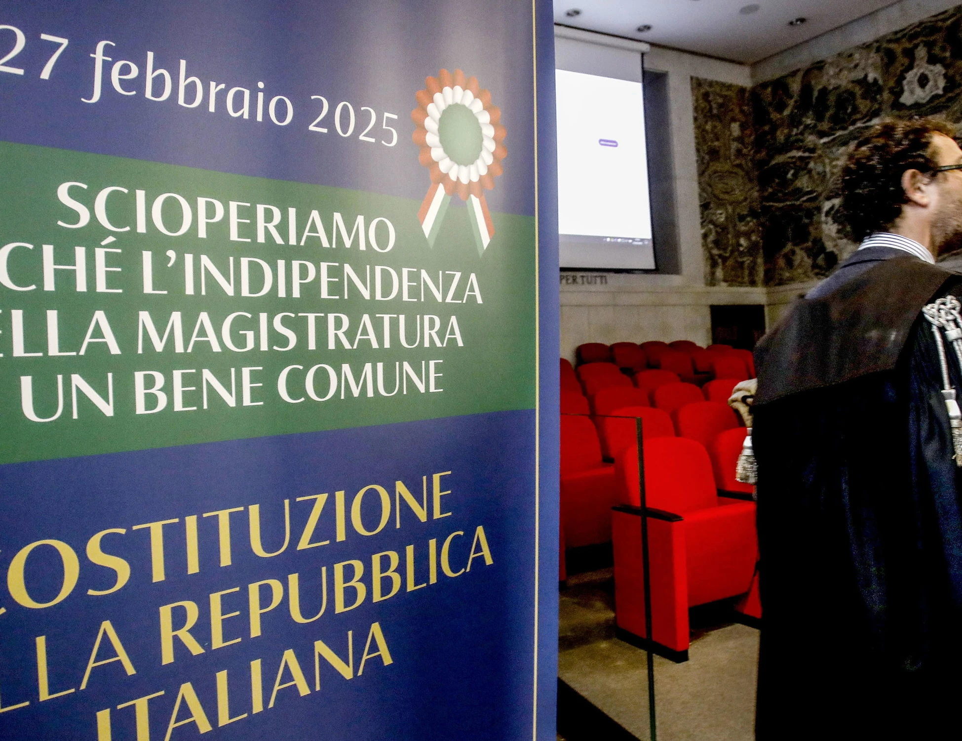 L'Italia è l'opposto degli Usa: la sinistra spera nei tribunali per salire al potere