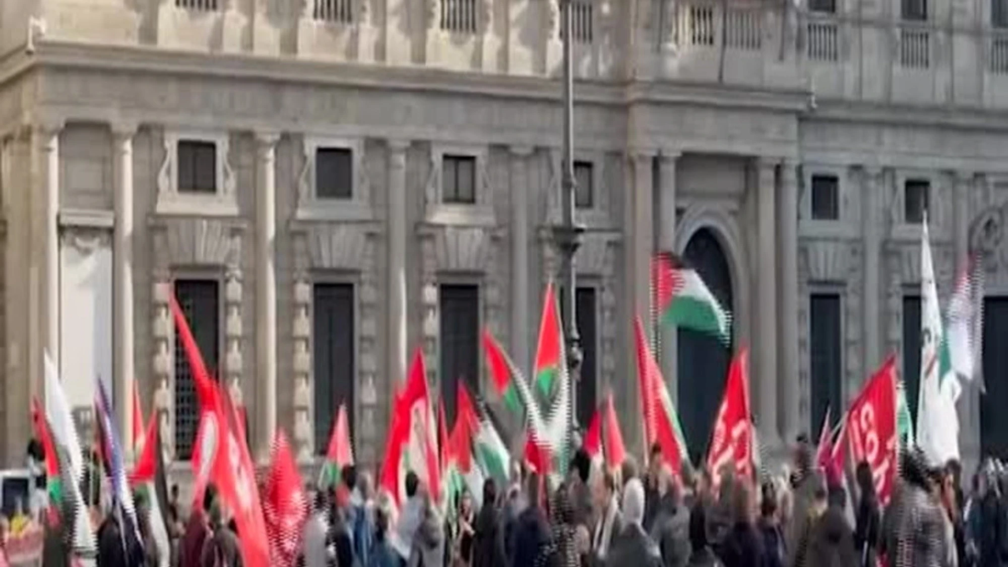 Milano, pro Pal contro intervento Usa in Iran: "Distrutto paesi"