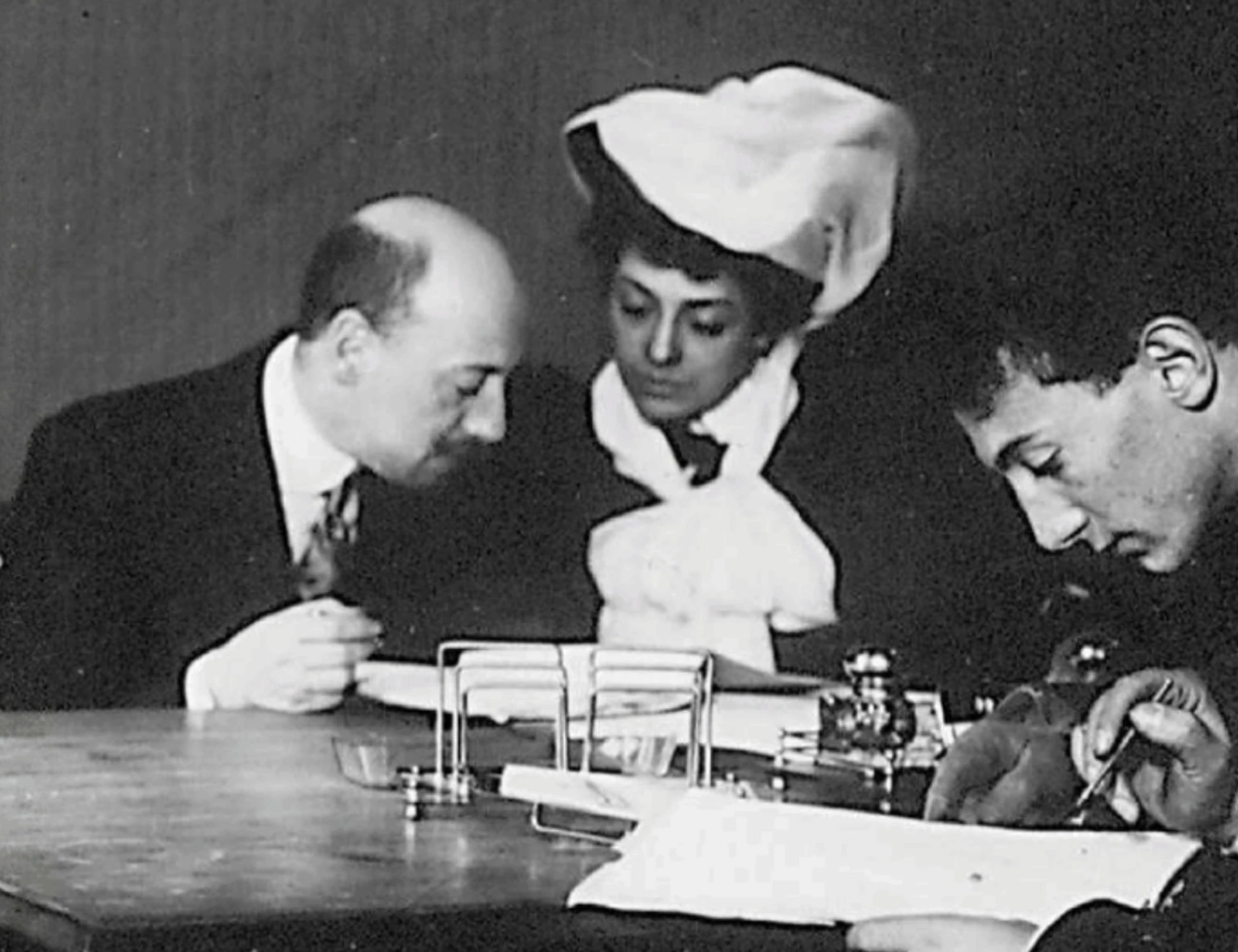D'Annunzio, il Duce, il figlio degenere e la vecchiaia: il Vate più segreto nelle sue lettere