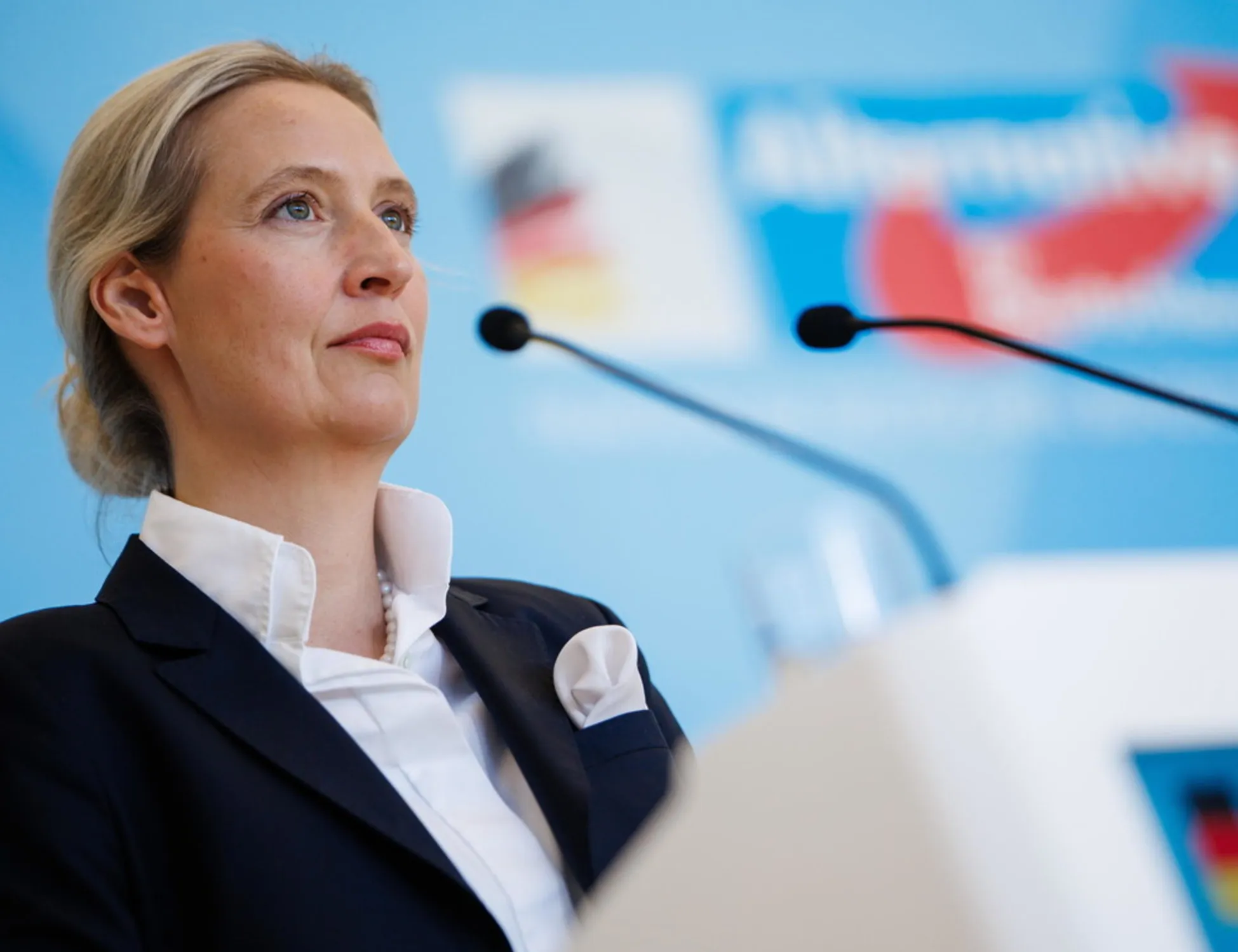 Leggi l'articolo: "Golpe" per legge: Berlino-choc, come vogliono fermare Afd