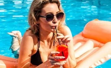 Sindaca stupra 16enne al party in piscina, la testimonianza-choc dei figli