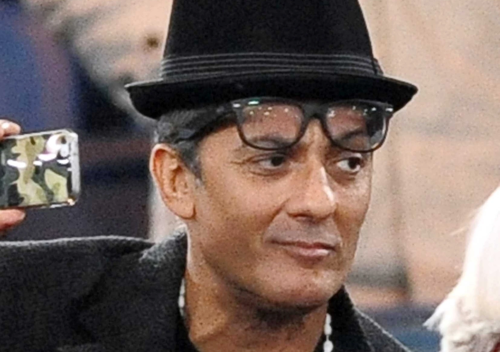 "Una severa crisi...". Paura per Fiorello: sta male, annullato lo show. La nota (un po' allarmistica) e le sue parole
