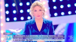 Gigi Proietti, Barbara D'Urso scossa in diretta a Live: "Ho ricevuto una brutta notizia"