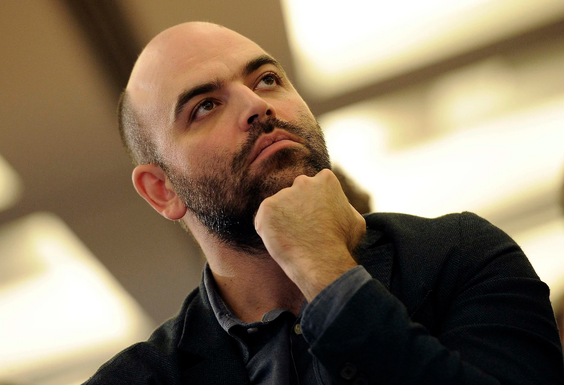 Roberto Saviano, l'appello disperato agli amici vip di sinistra contro Salvini: "Perché state zitti?"