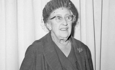 Agatha Christie? Infermiera, moglie, archeologa e surfista: mille vite in una