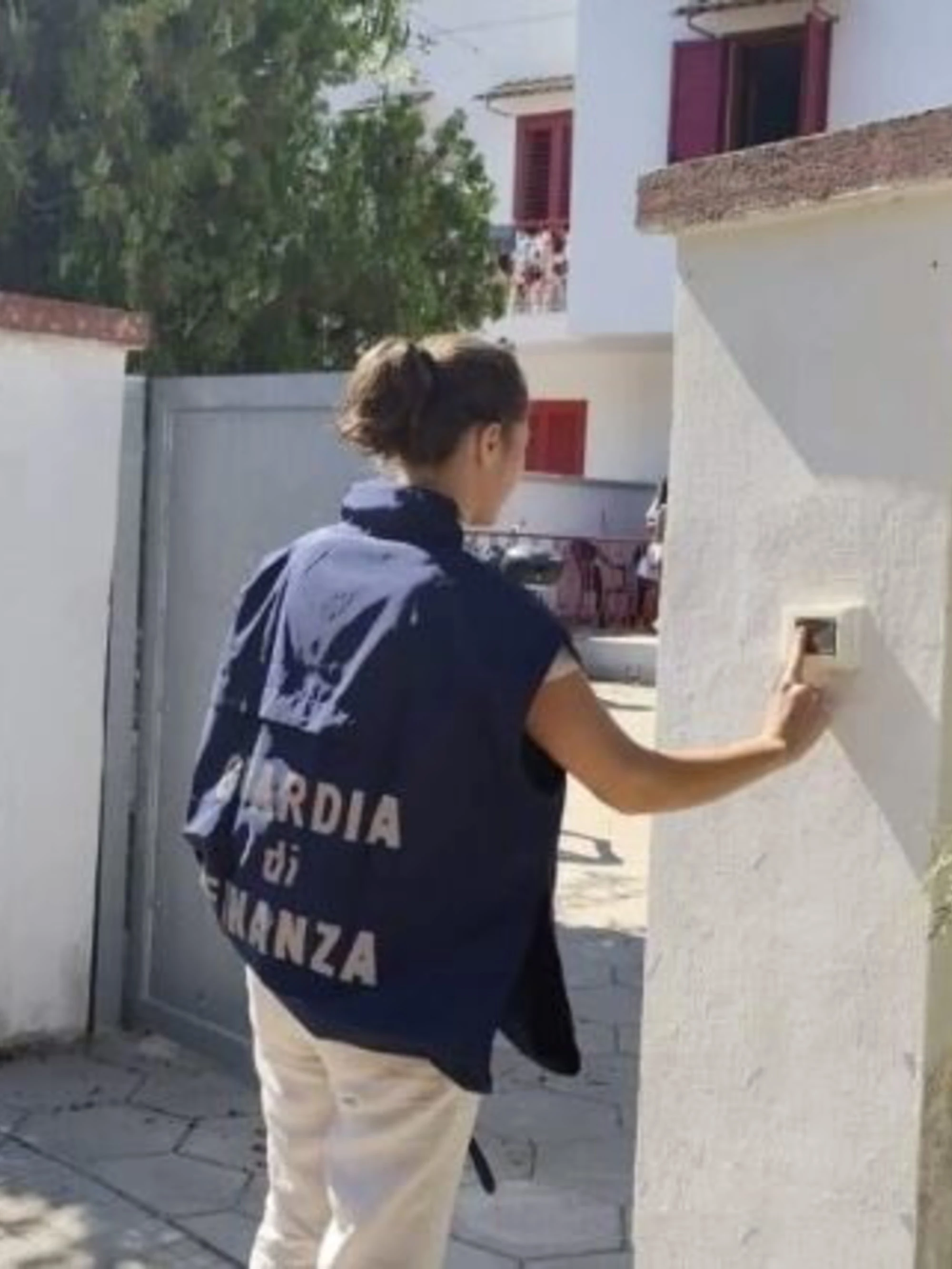 Gallipoli, lo scandalo delle "case pollaio": blitz della finanza sulle vacanze