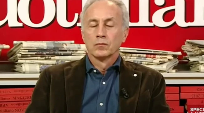 Marco Travaglio, in prima pagina sul Fatto Quotidiano l'invito a sputare in faccia a Matteo Renzi