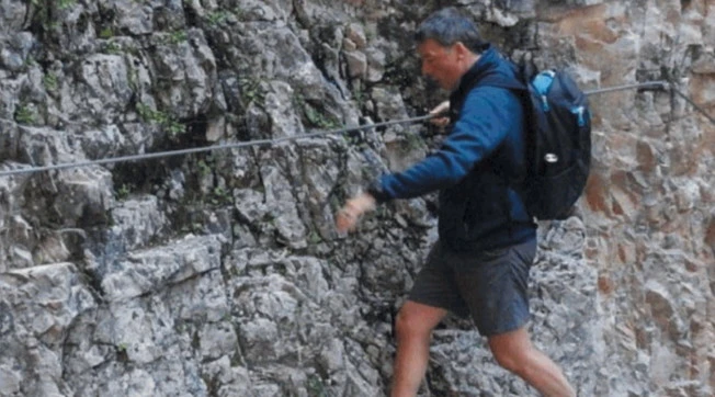 Matteo Renzi sfotte Giuseppe Conte durante la ferrata