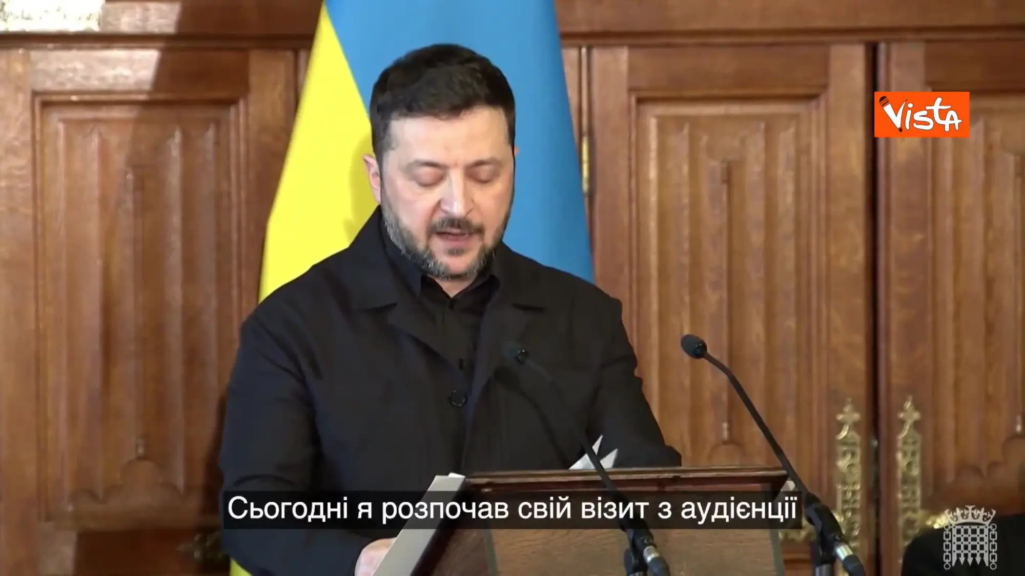 Zelensky: "Ho regalato a re Carlo un iPad per monitorare il fronte di guerra in diretta"