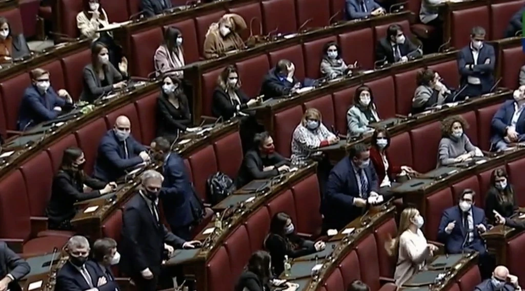 Ettore Rosato, "i 5 Stelle capiscono le cose come noi": e loro lasciano l'Aula, baraonda sotto gli occhi di Conte