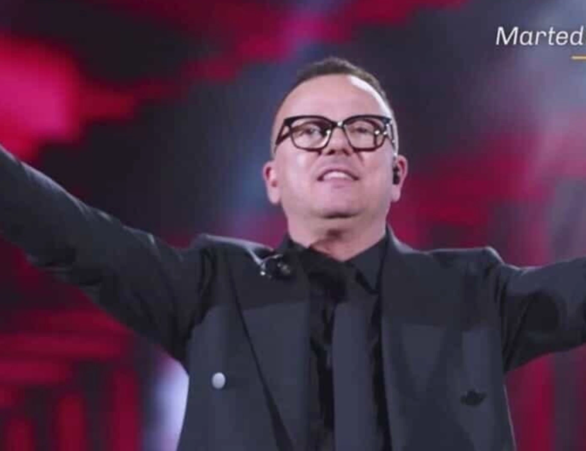 Gigi D'Alessio spazza via radical-chic e detrattori