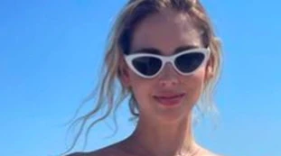 Chiara Ferragni, "liberate il seno": detto fatto, sfida alla censura