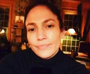 Jennifer Lopez senza trucco: com'è la pop star al naturale