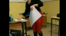 Daniela Santanchè contro Lucia Azzolina: "Studenti a scuola con le coperte, prenderanno la broncopolmonite"