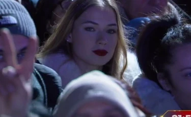 L'Anno che verrà: la foto della ragazza che fa impazzire mezza Italia