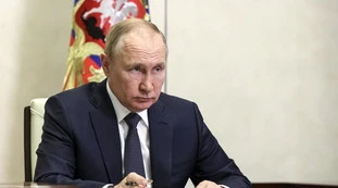 Vladimir Putin, “alle sue spalle…”: clamoroso, sta per finire la guerra?