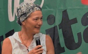 "Togli il foulard, fai schifo". La risposta della piddina è da applausi