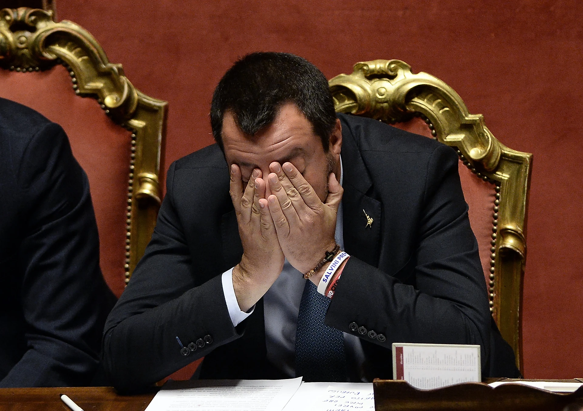 Matteo Salvini si commuove: "Potevano cambiarmi la vita". E poi salta la riunione di governo
