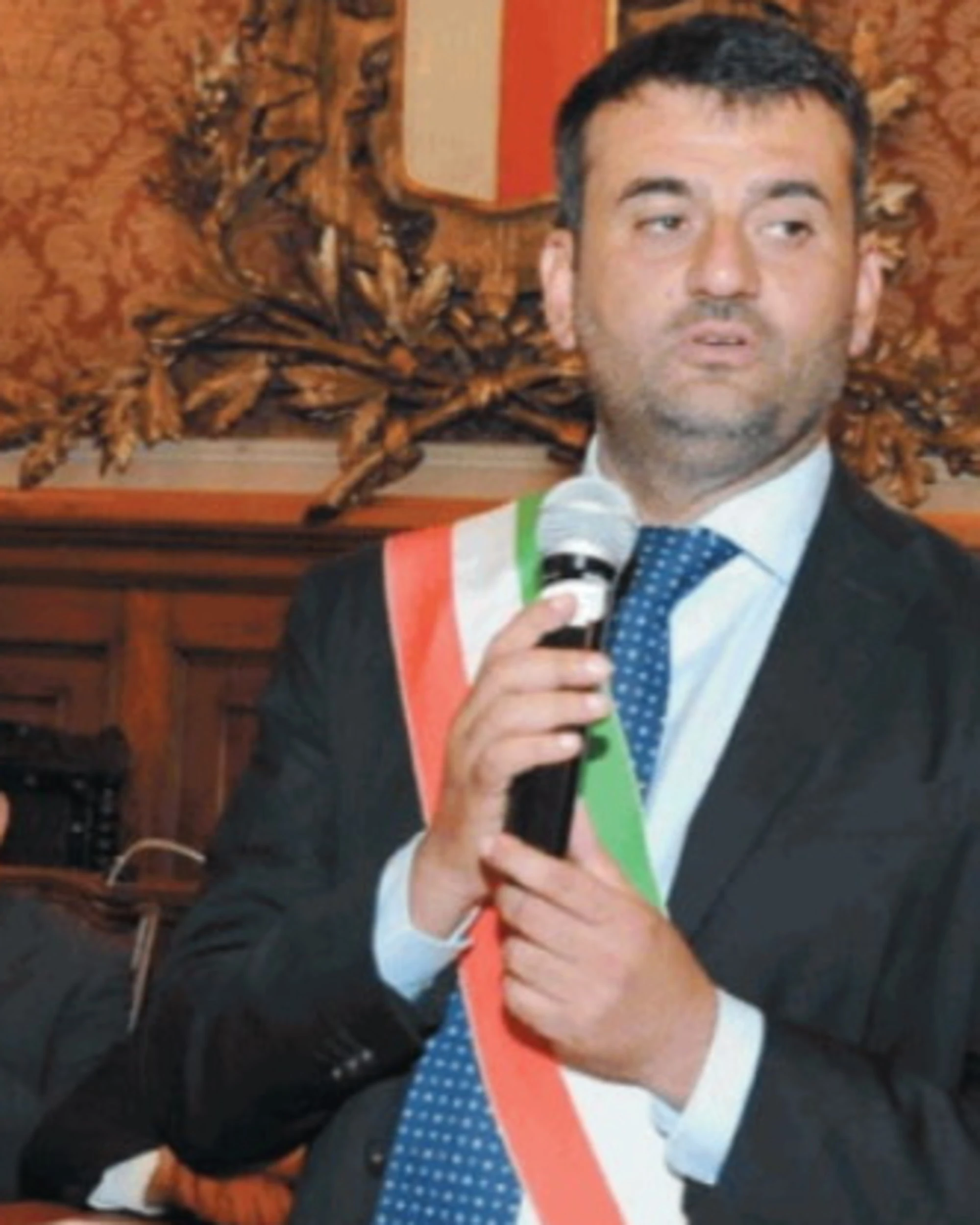 Decaro inguaia Elly, vuole rimanere in Europa