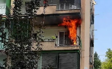Napoli, l'orrore della figlia: "L'ha osservata mentre moriva tra le fiamme"